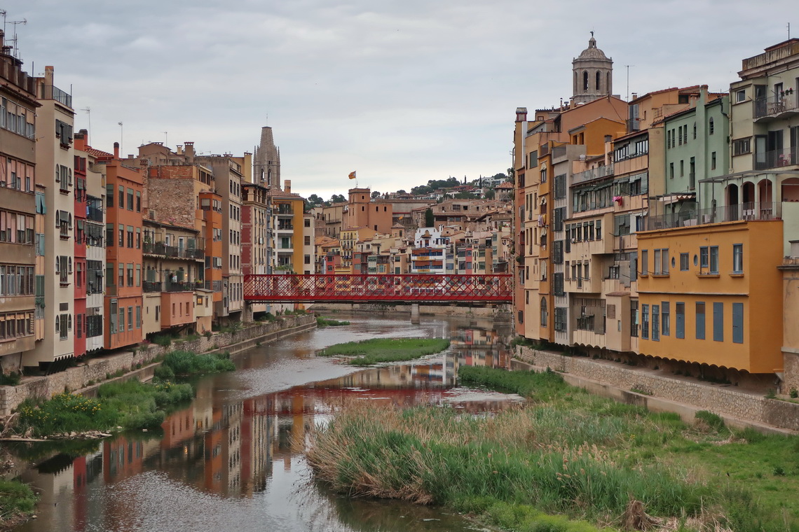 Houses in Girona seen from the Pont de Pedra bridge over the Riu Onyar river