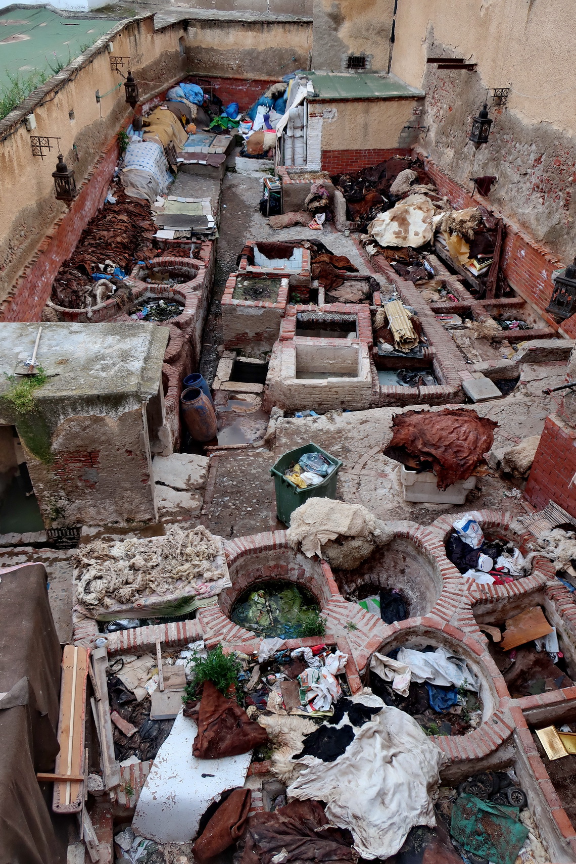 In the Tétouan tannery, where it smells a bit