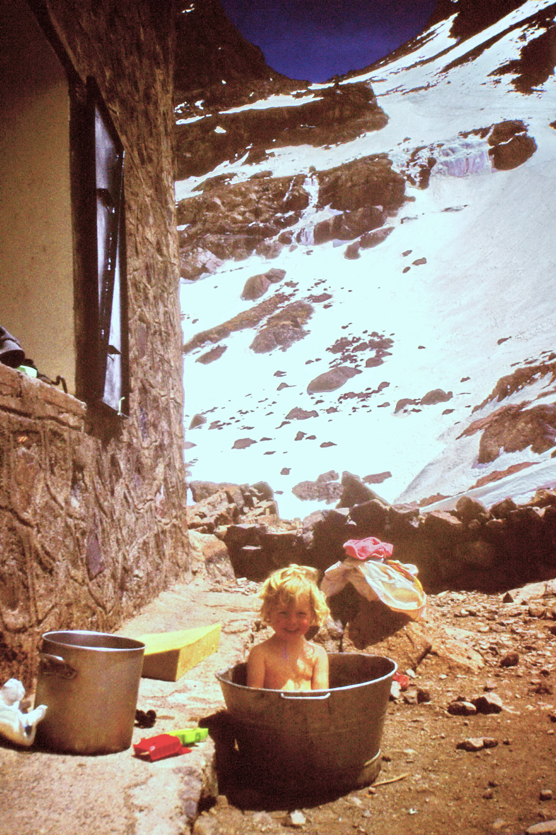 Eva took a bath at 3,207 meters above sea level - there are now hot showers in the hut