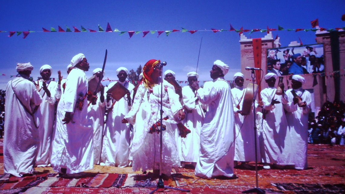 On the way to Dades Gorge we passed the small town of Kalaat M'Gouna, where we had enjoyed the annual Rose Festival in May 1986