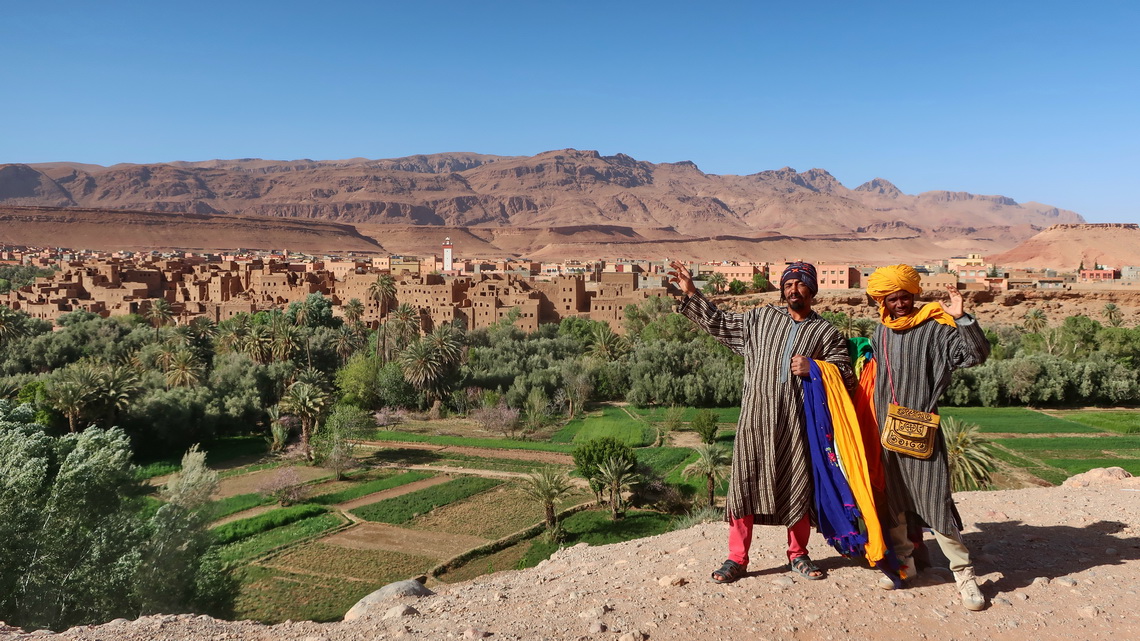 Two men in traditional clothing at the viewpoint Ait Boujane at the entrance of the Todra Gorge