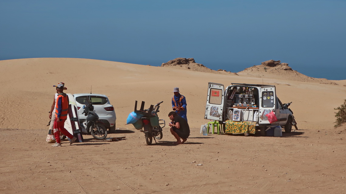 In 1986/87 there had been no coffee at all - now there are mobile coffee shops nearly everywhere like the open car on the beach sand dune south of Imsouane
