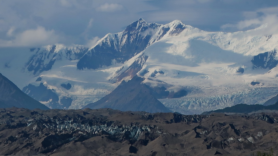 Kennicott Glacier with peaks close to 5000 meters sea-level