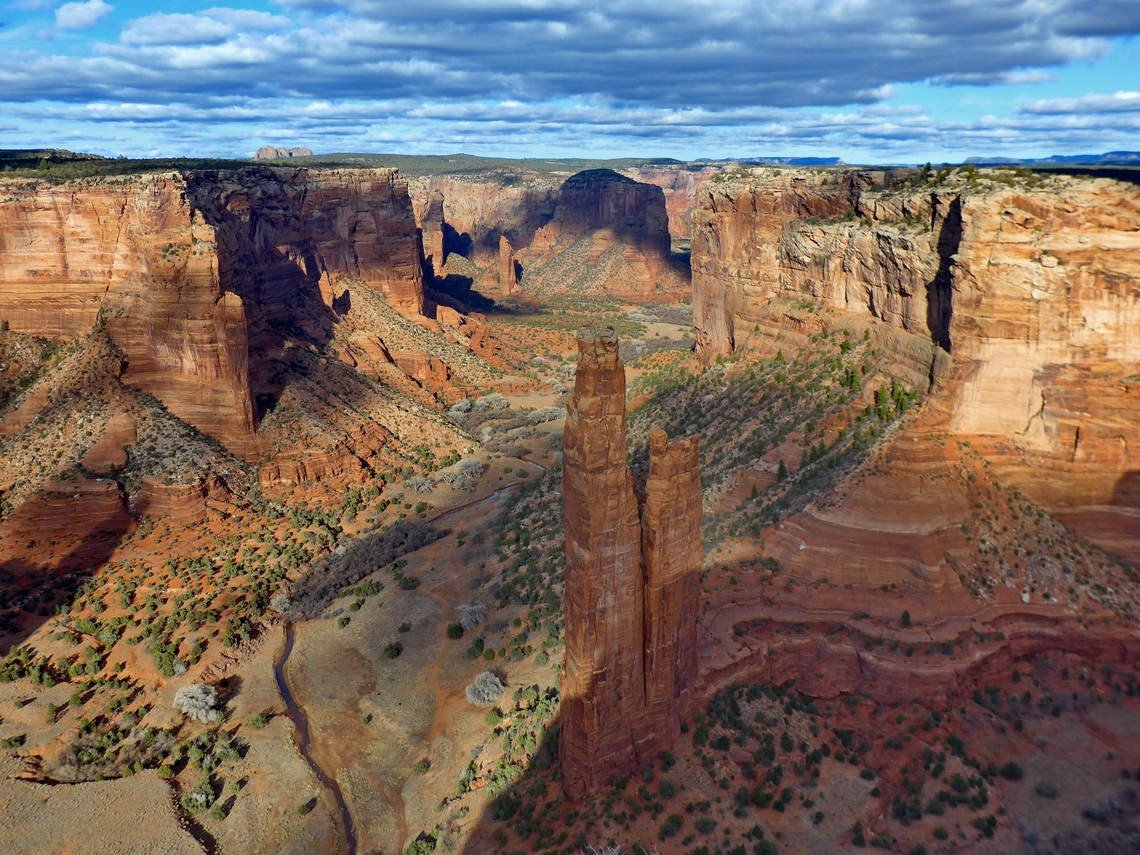 250 meters tall spire Spider Rock in Canyon de Chelly