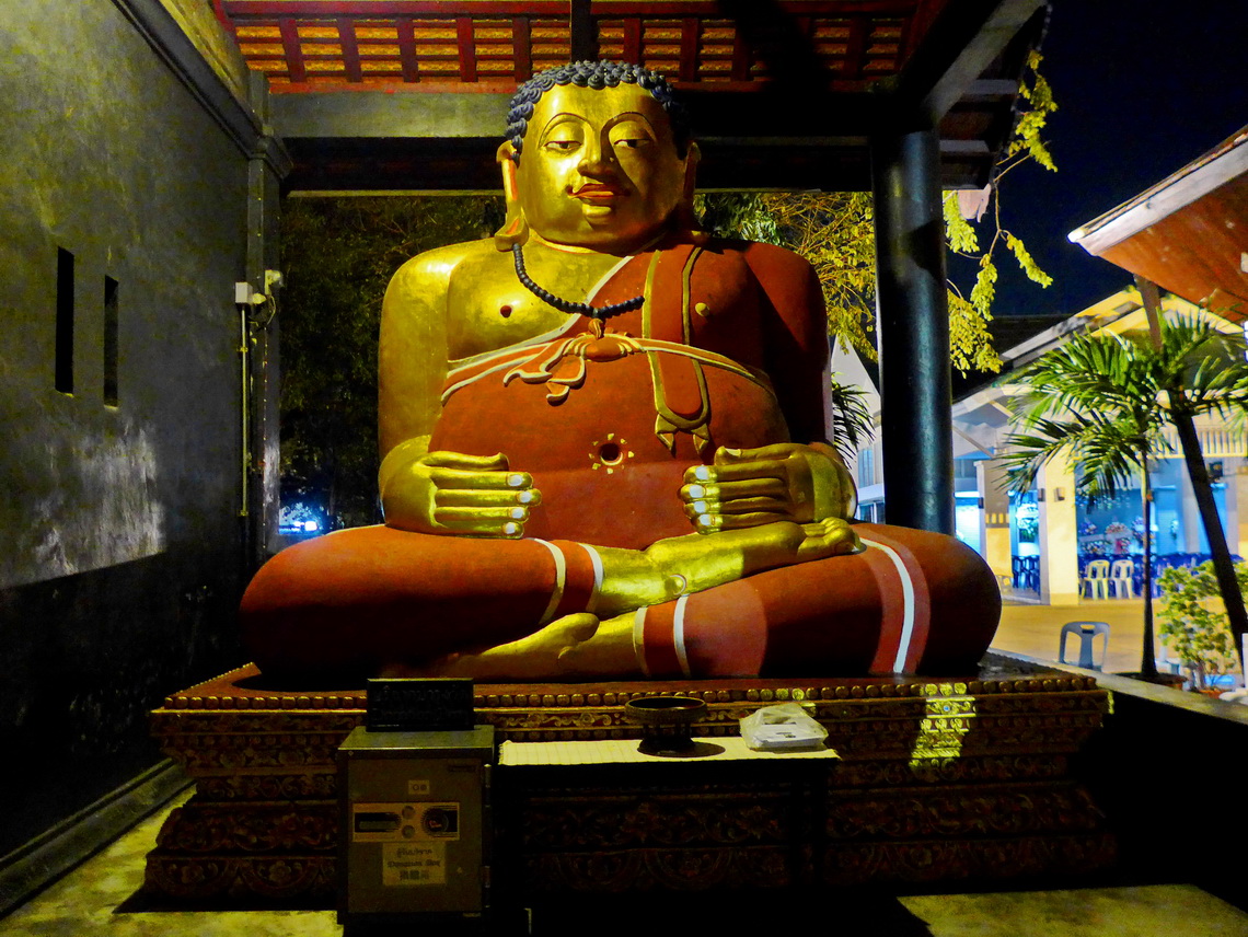 Huge Buddha close to Wat Chedi Luang