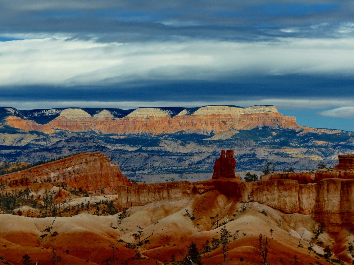 Eastern view from the rim of Bryce Canyon