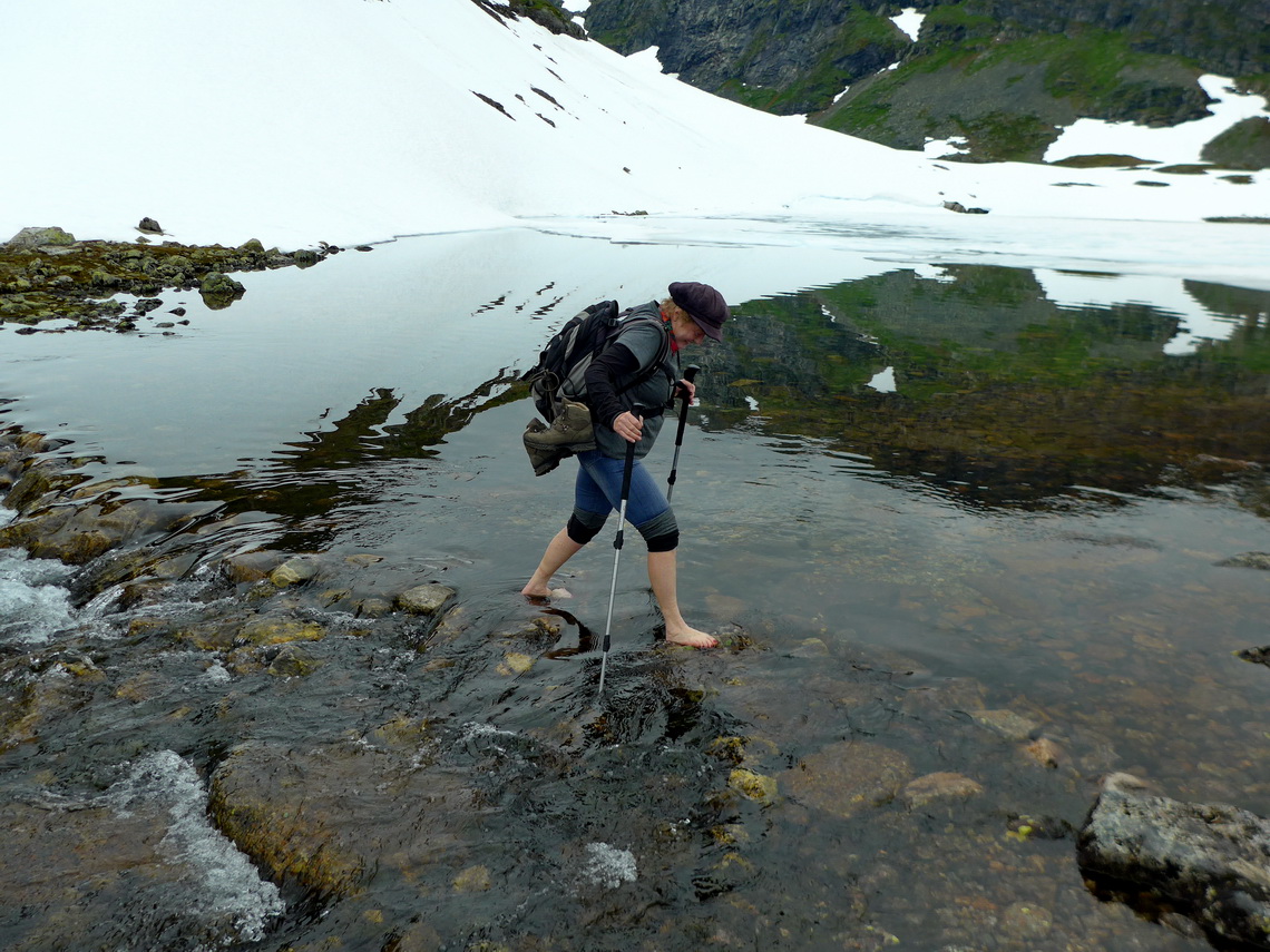 The river with icy water an the way to Rimstigfjellet