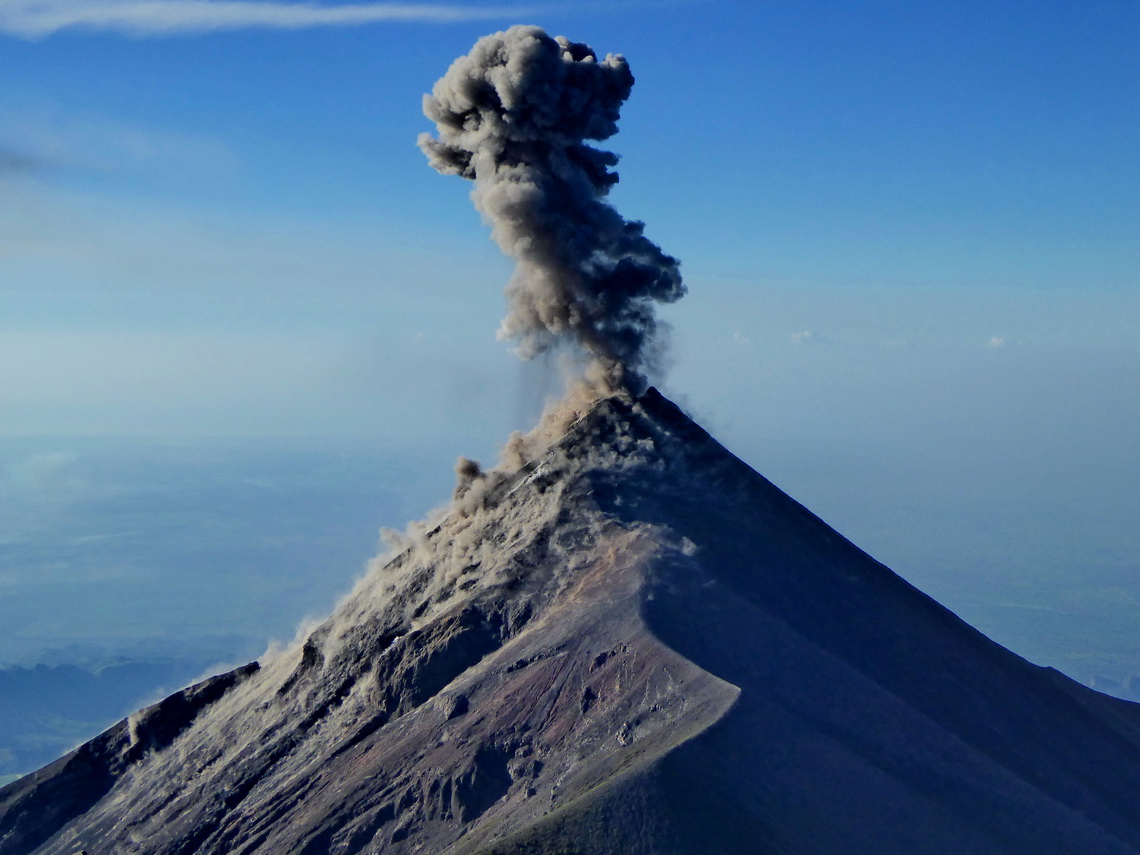 An eruption of Volcan Fuego!