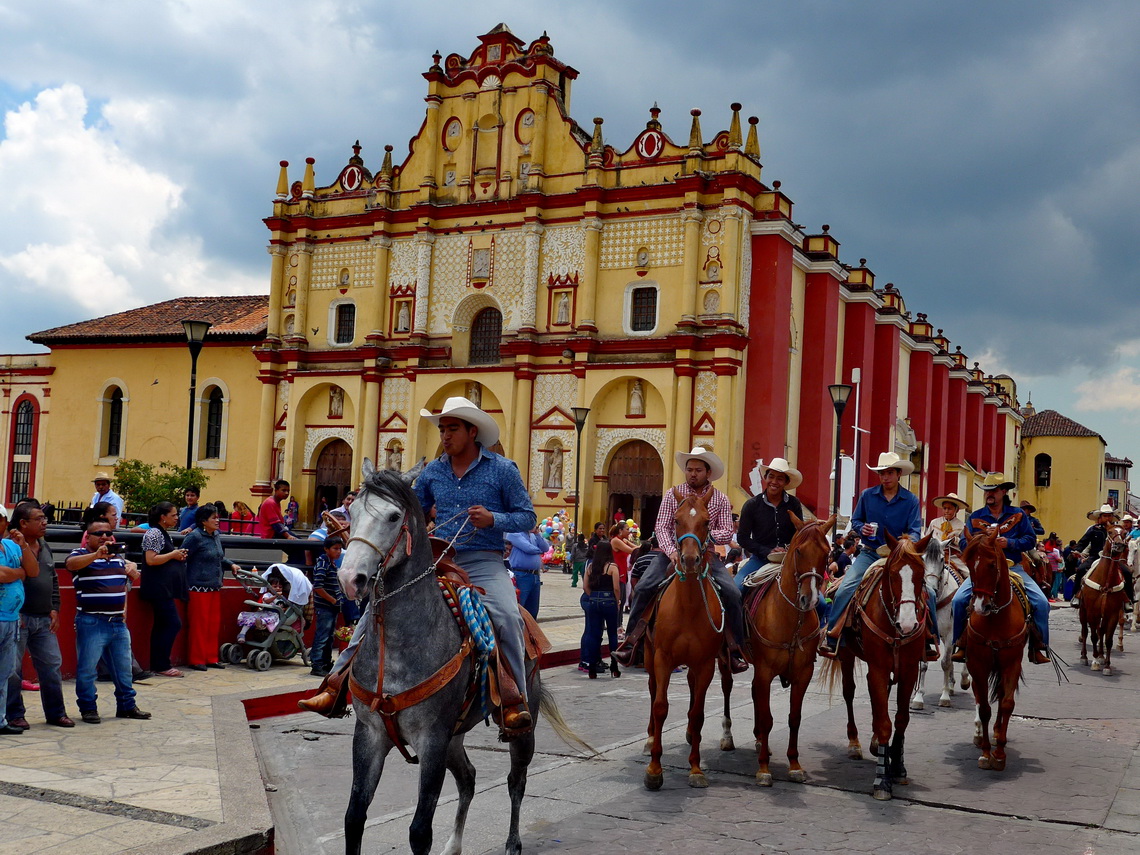 Horse people on Mother's Day in front of the cathedral of San Cristobal de las Casas