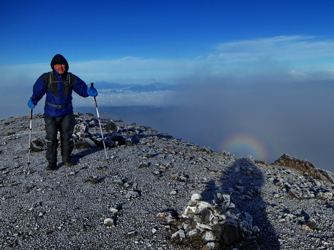 Approaching the 4646 meters high top of Volcan Puracé - covered with ice