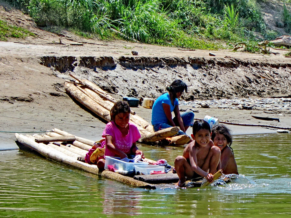 Kids washing clothes in Rio Tambo