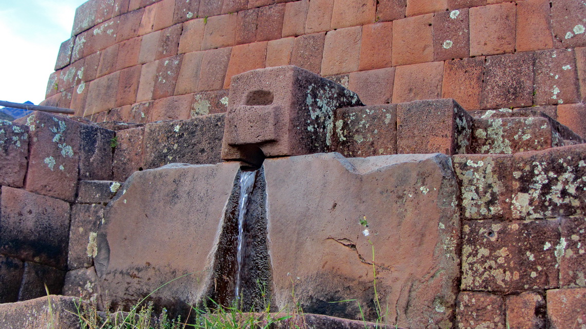 Fountain in Pisaq with a typical very precise Inca wall made by huge stones
