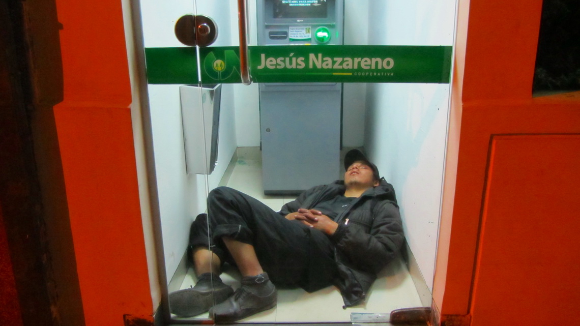 A cozy sleeping place in Cochabamba with some money from Jesus?