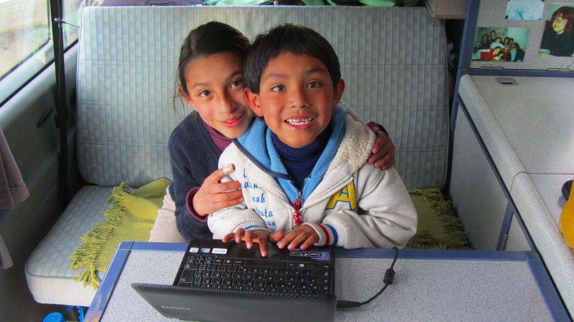 Eduardo's kids are enjoying the games on our Netbook