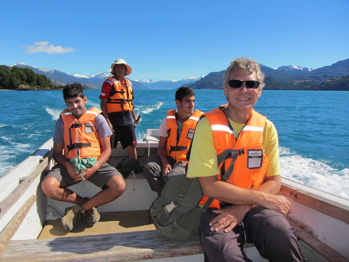 Alfred with two Israeli on the way to the Catedral de Marmol