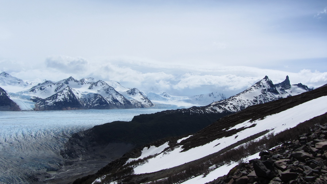 Paso John Garner with majestic Glacier Grey coming down from Campo de Hielo Sur