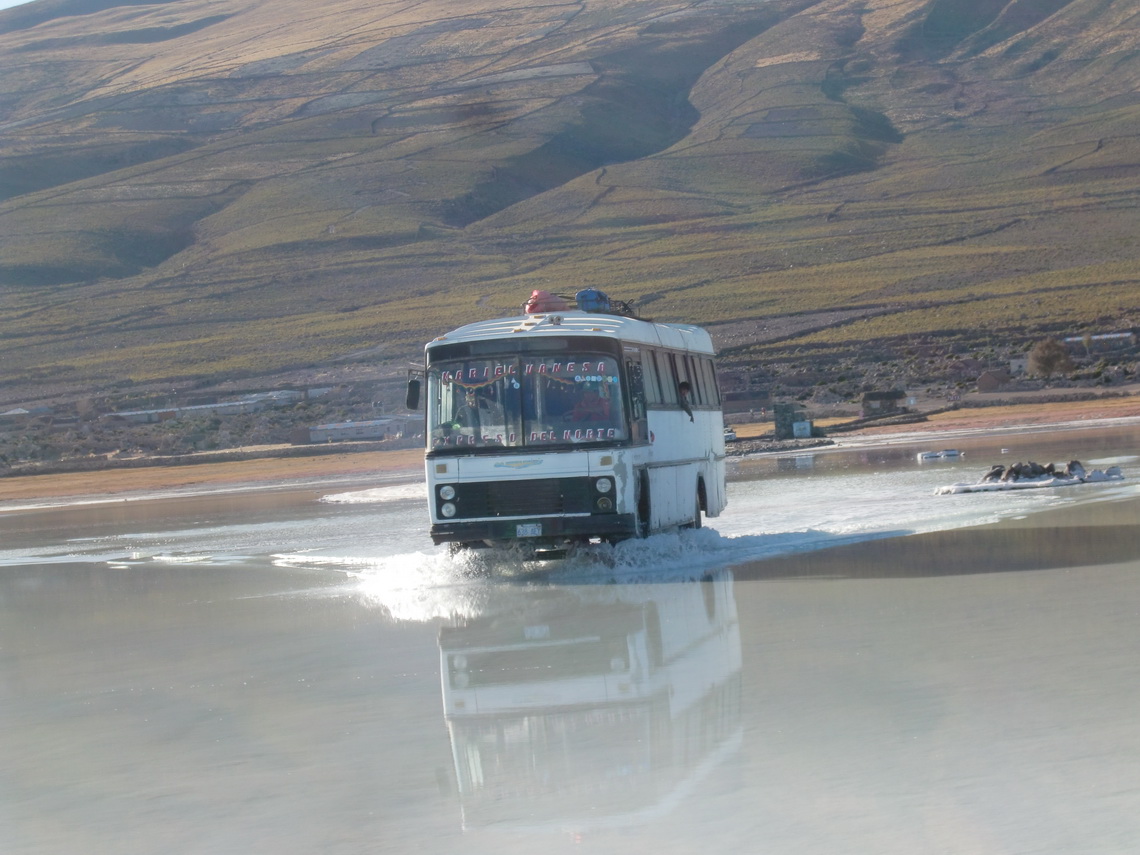 Bus is crossing the deep water in front of Coquesa