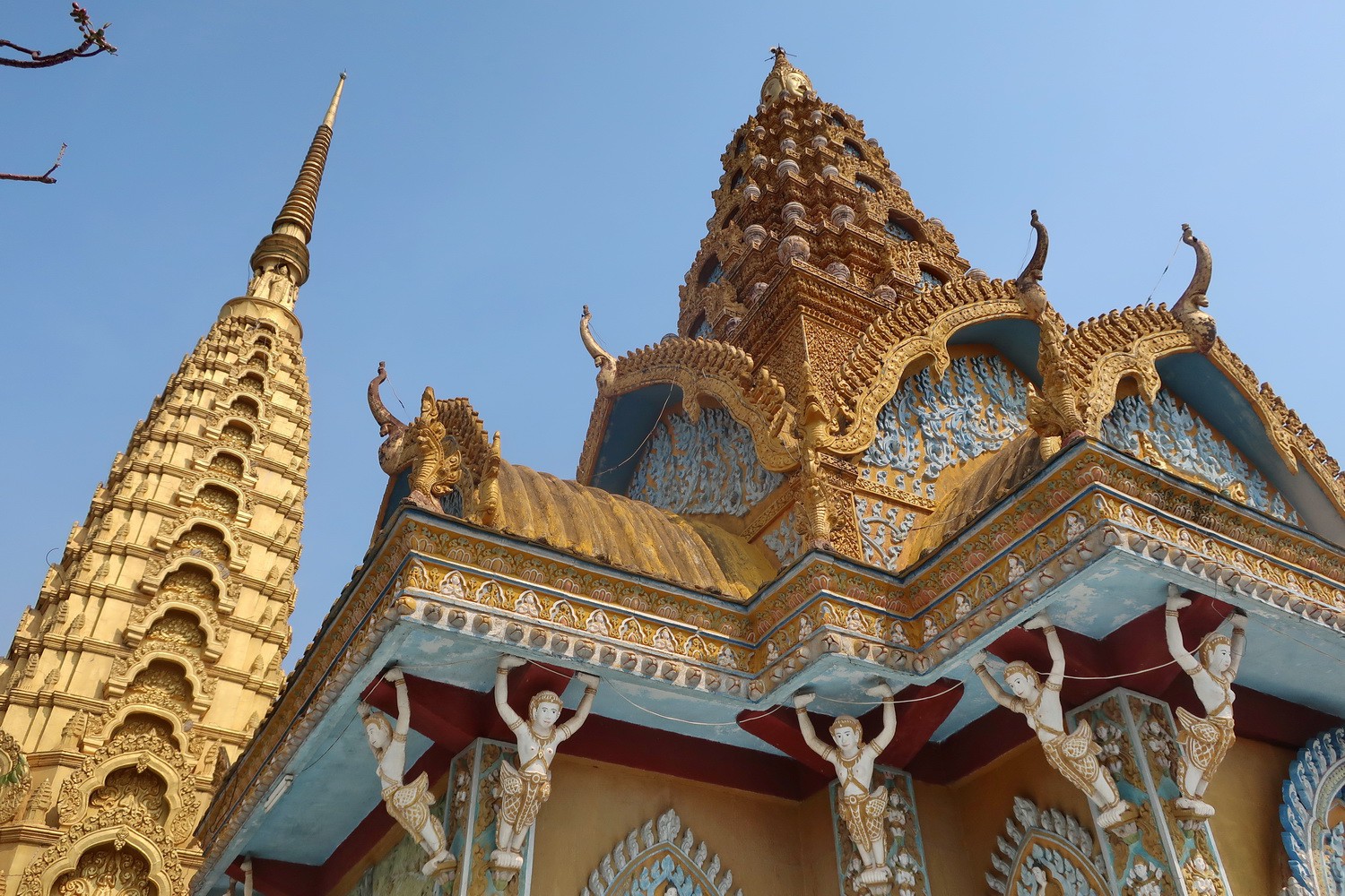 Pagoda on 130 meters high Phnom Sampov mountain