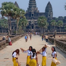 Cambodian girls with Angkor Wat