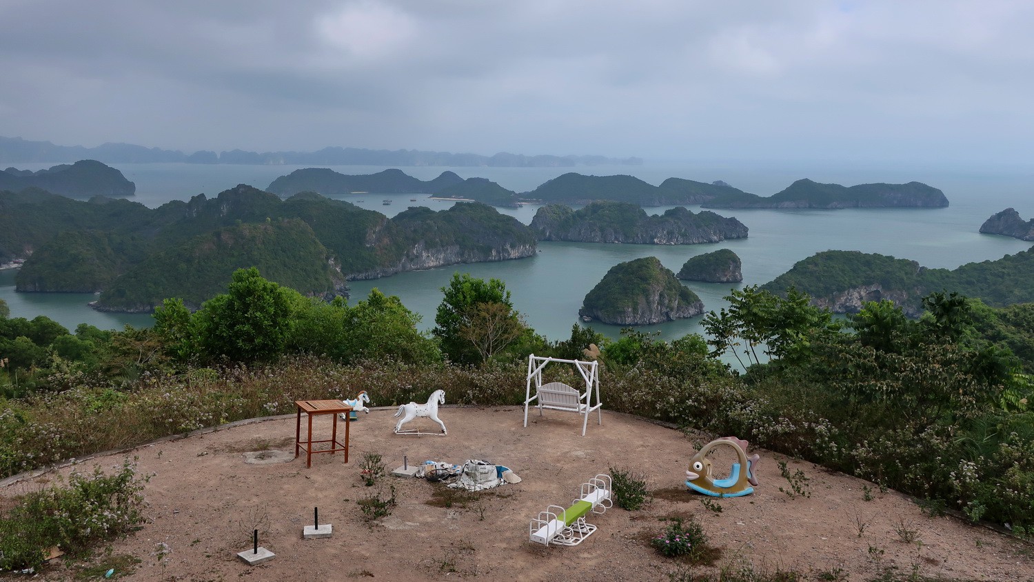 &nbsp;Lan Ha Bay seen from the East Observatory of Fort Cannon in Cat Ba