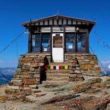 Fire vantage hut on top of 2571 meters high Swiftcurrent Peak