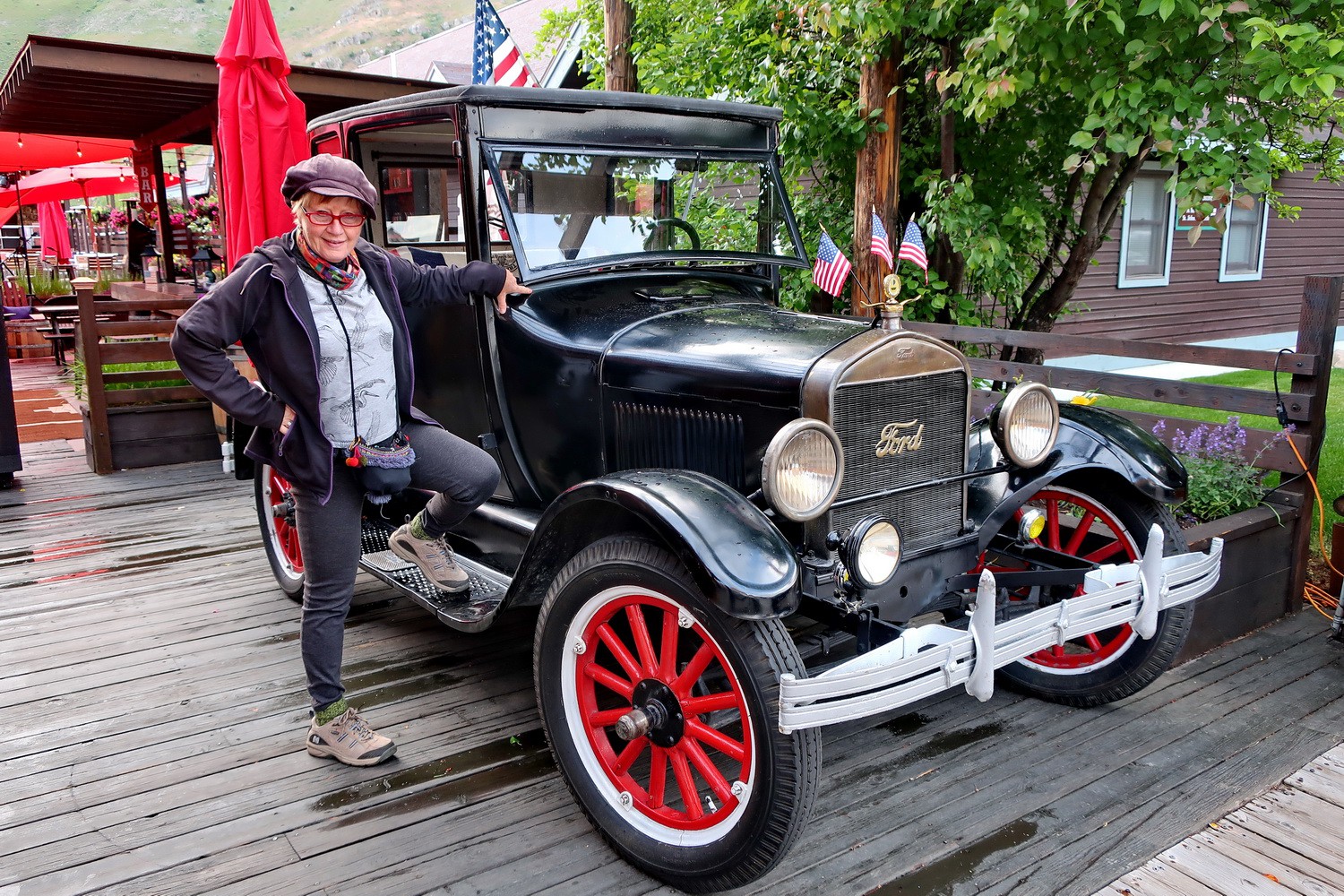 Marion with an oldtimer