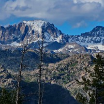4177 meters high Fremont Peak (center) and 4114 meters high Jackson Peak (right)