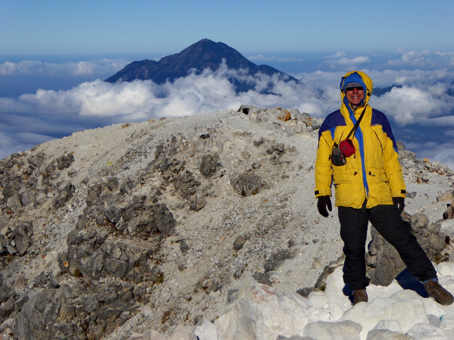 Alfred with 4093 meters high Volcan Tacana, our next target ...