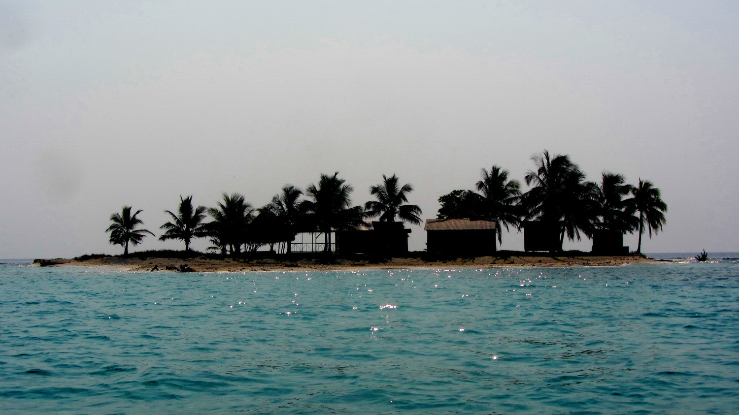 Little island of the Cayos Cochinos 20 kilometers northeast of la Ceiba