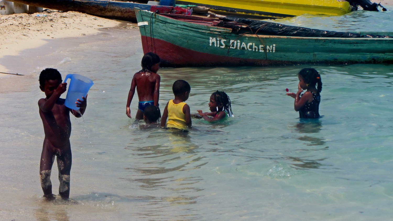 Kids playing on the beach of Chachahuate