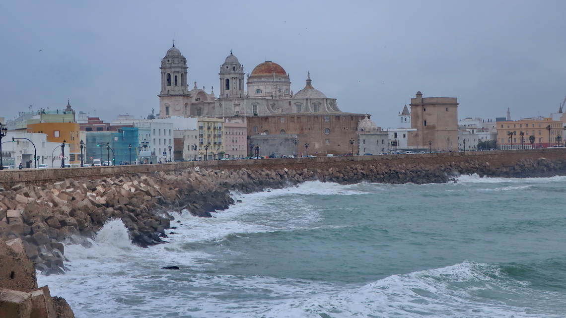 Storm in Cádiz with its cathedral
