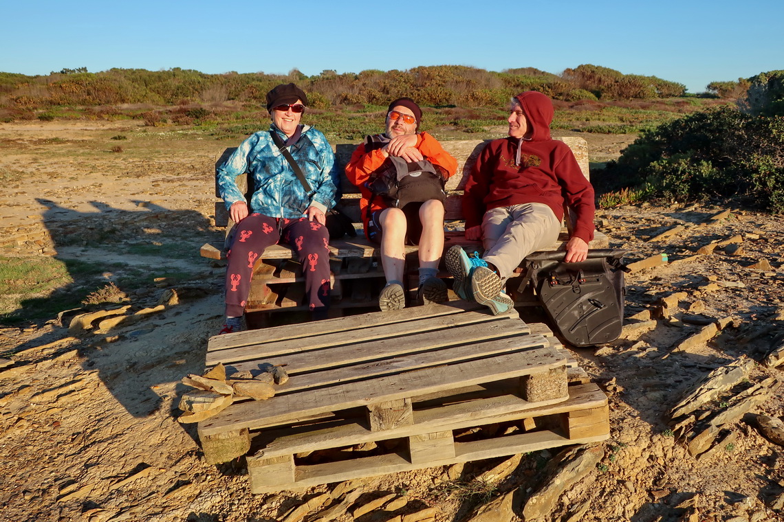 Marion, Tommy and Rudi enjoying sunset few kilometers south of beach Praia de Odeceixe