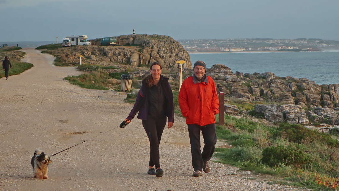 Lili, Hanna and Tommy with our extraordinary nice overnight staying place in Peniche