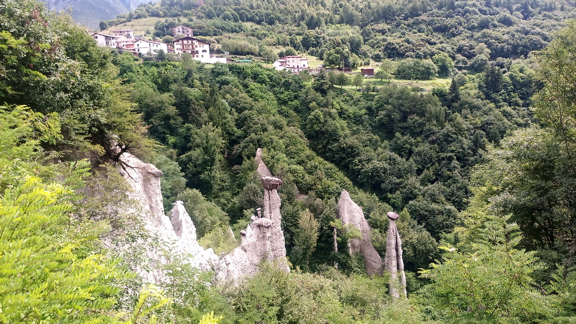 Earth pyramids of Zone