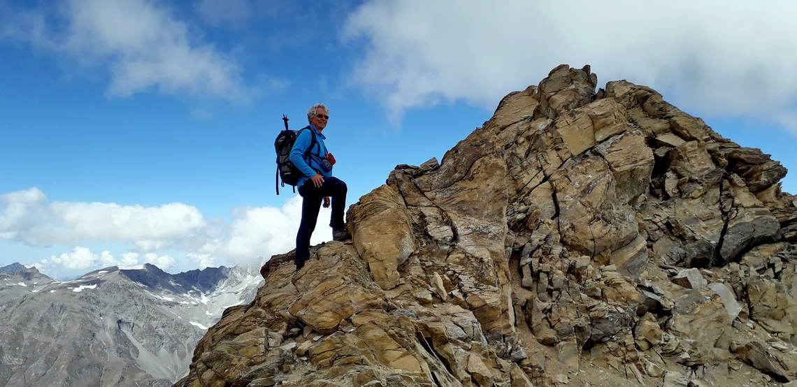 The last steps to the summit of Monte Taou Blanc