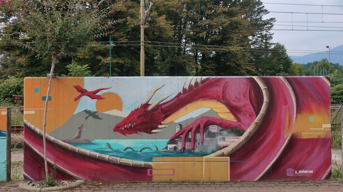 Mural on the train station of Orta - Chinese threat