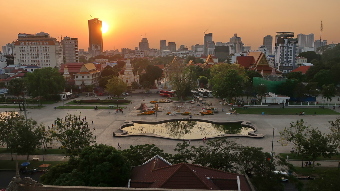 Phnom Penh seen from the pool 	