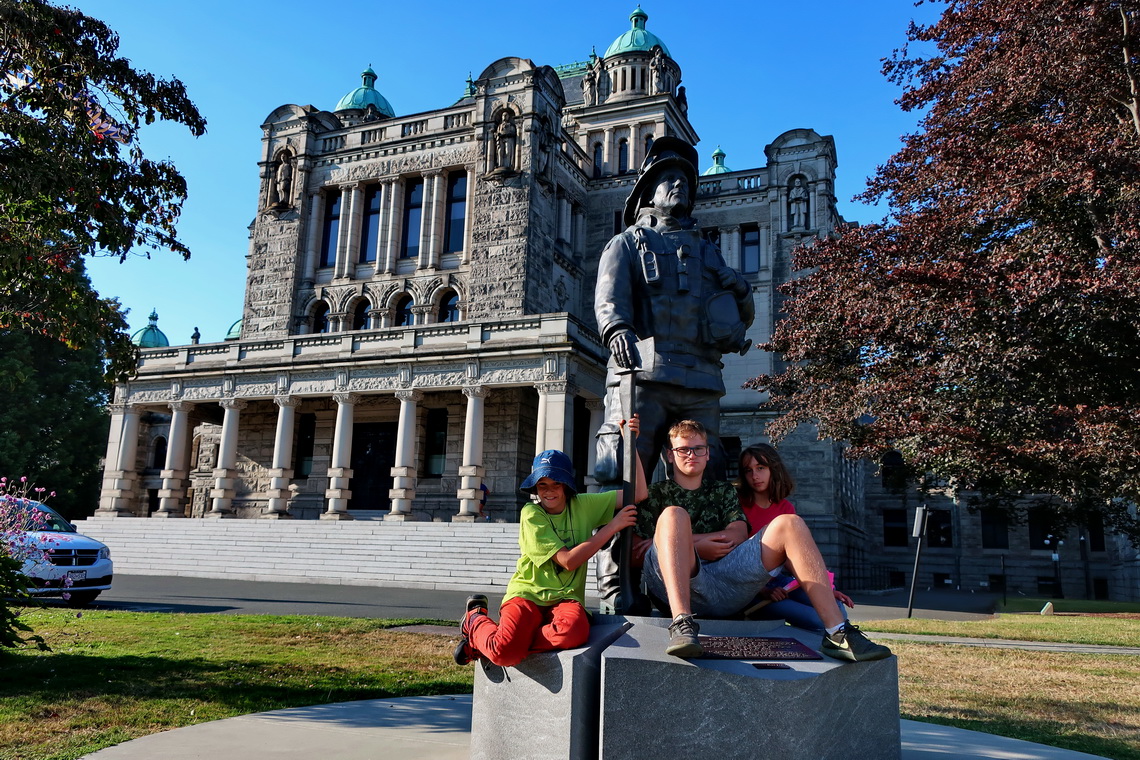 Kids with a fireman and the parliament of British Columbia