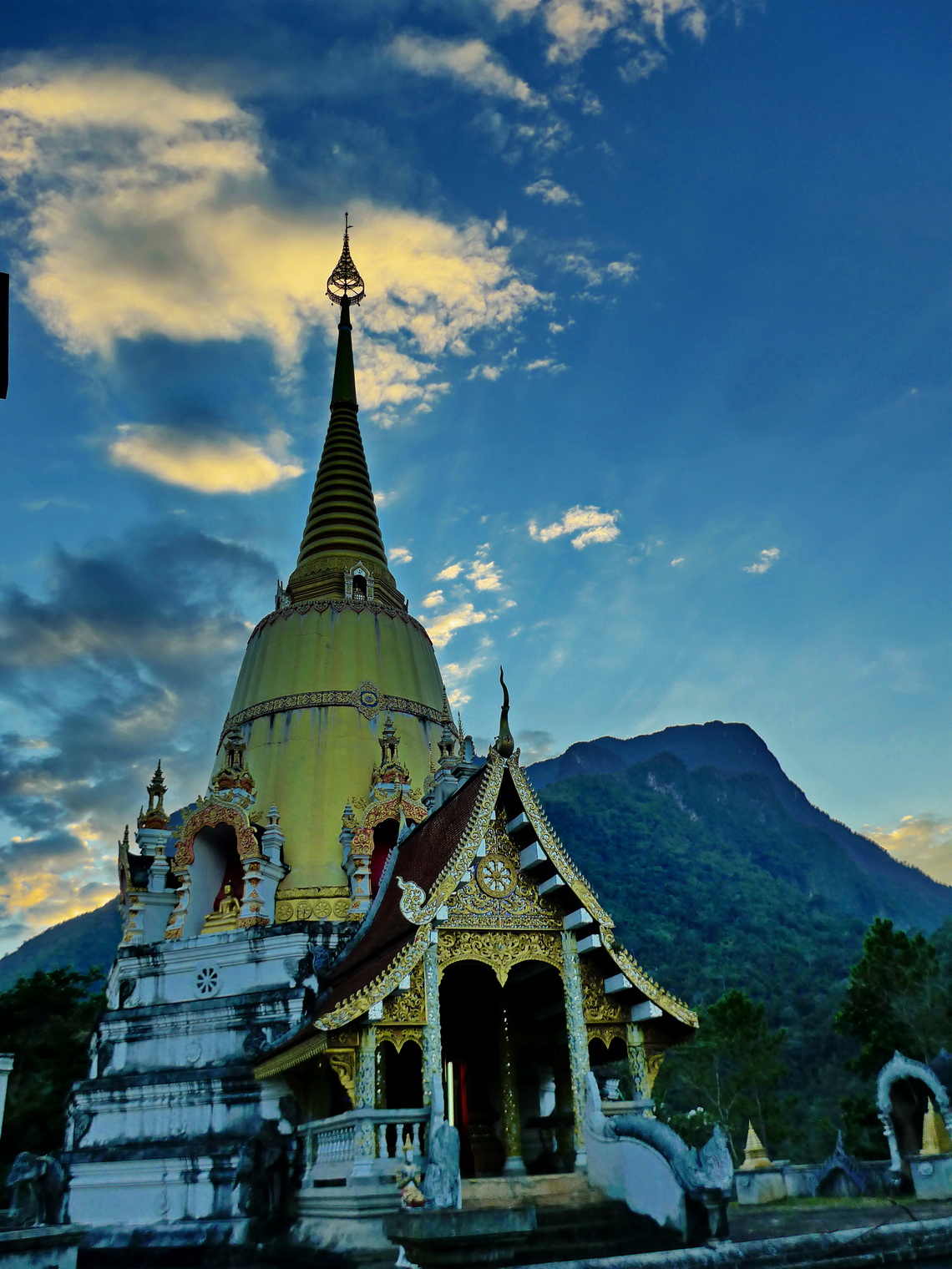 Stupa with Doi Luang Chiang Dao