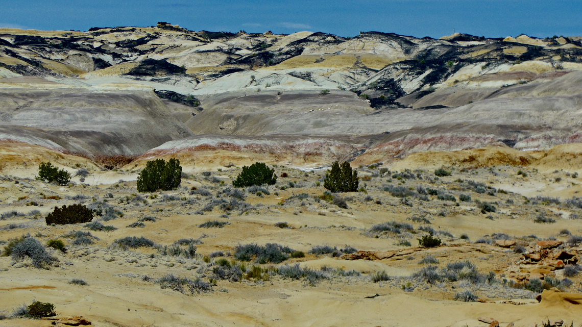 Colorful badlands of De Na Zin