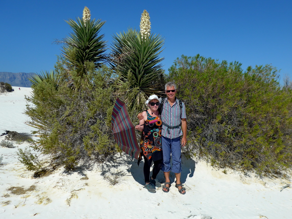Marion and Alfred with Yucca flowers in the dunes Dunas de Yeso