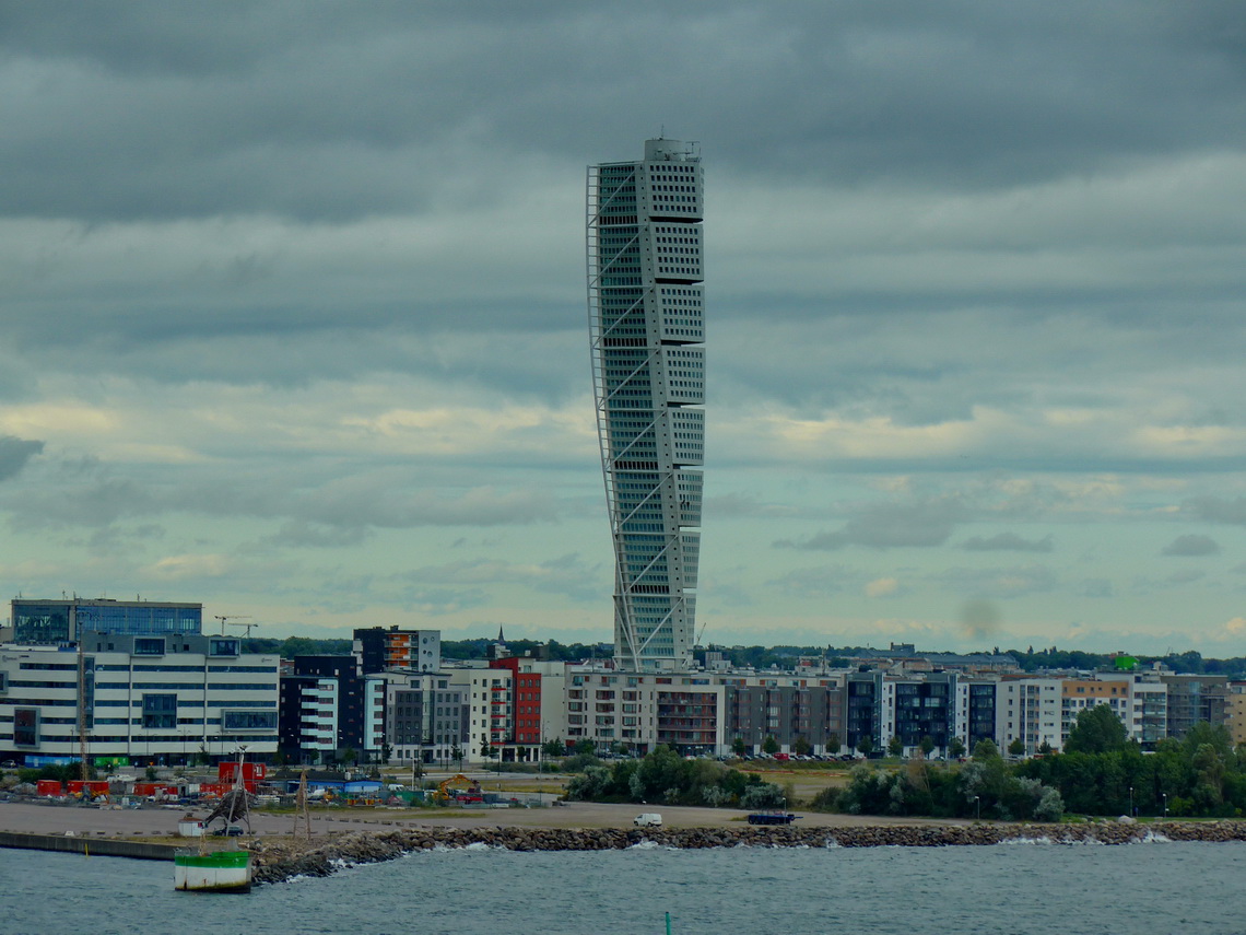 190 meters high Turning torso, the highest building of Malmä and Scandinavia