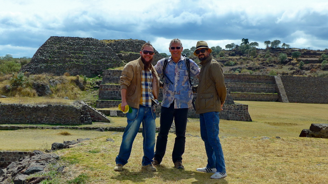 Poldi, Alfred and Cuitlahuac in the ruins of Teotenango