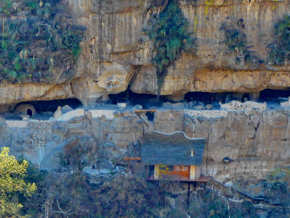 Cave houses in the wall opposite of Cuauhtinchan