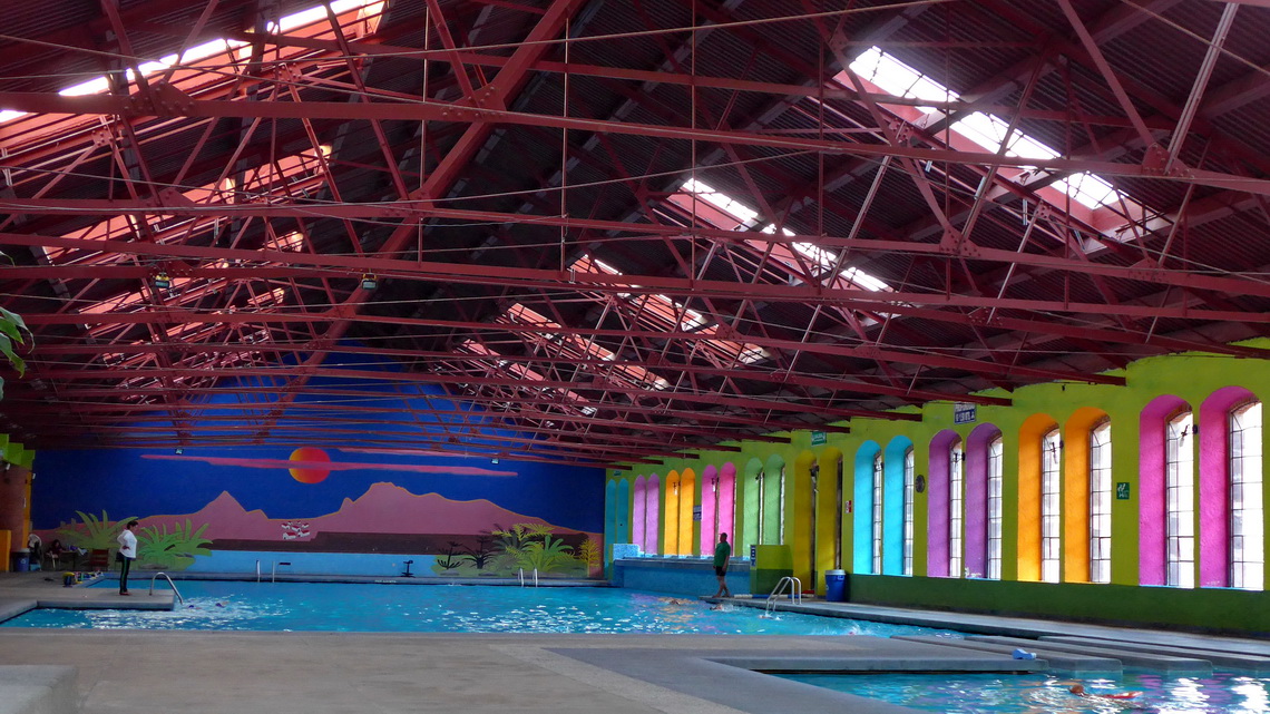 The huge pool with warm water of La Trinidad