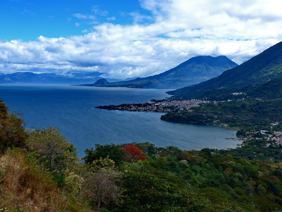 Lago Atitlan seen from the ascent to Nariz del Indio
