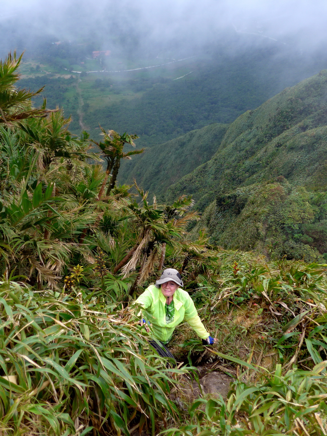 Marion in the steep slopes of Cerro Gaital