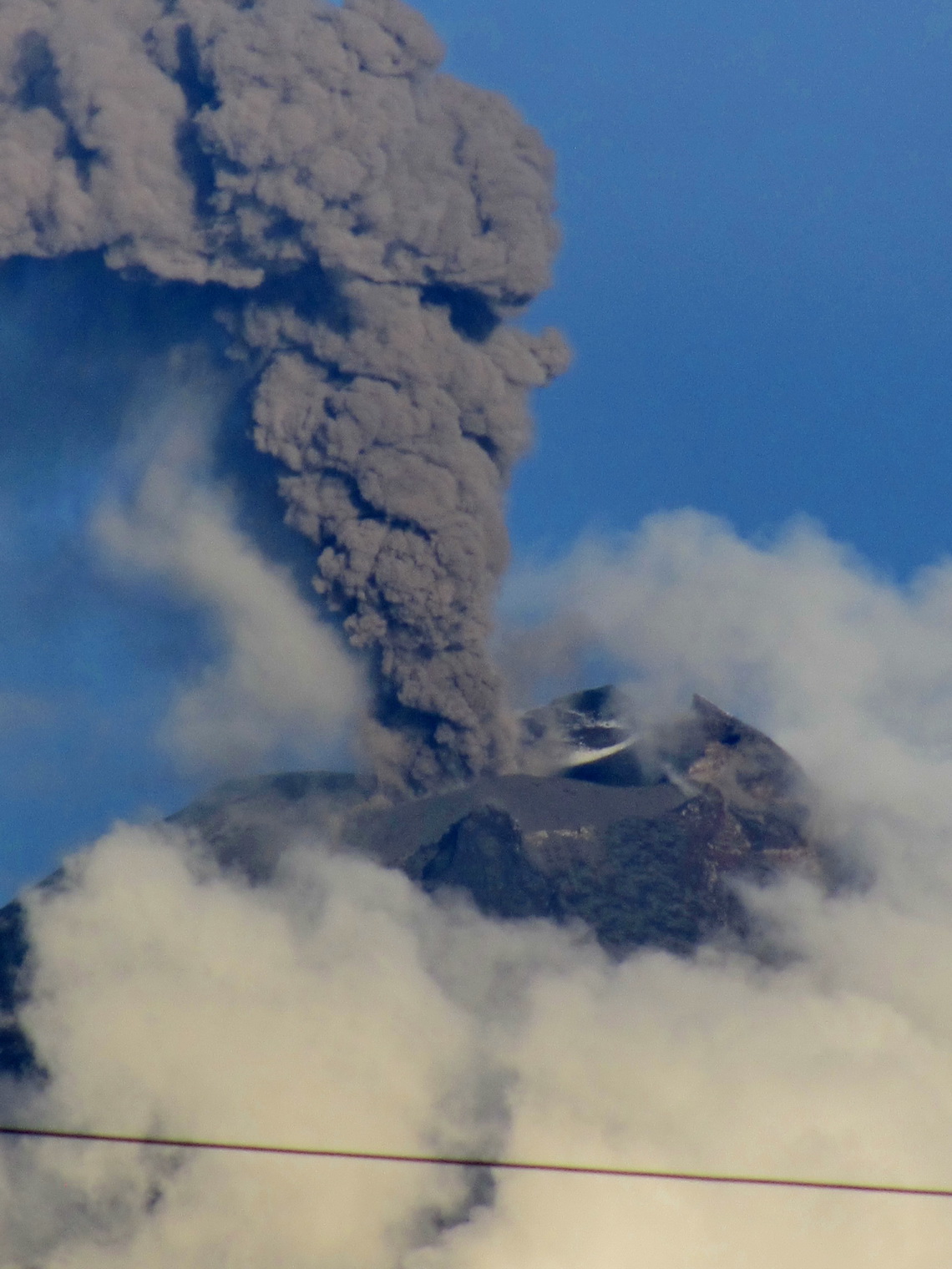 Smoking Volcan Tunguahura