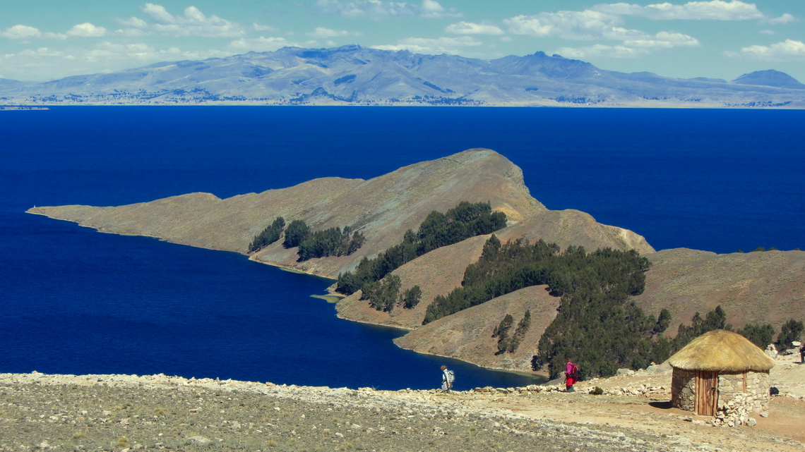 Peninsula of Isla del Sol seen from Cerro Palla Khasa (4063 meters sea-level, GPS coordinates: S16 01.362 W69 10.310)