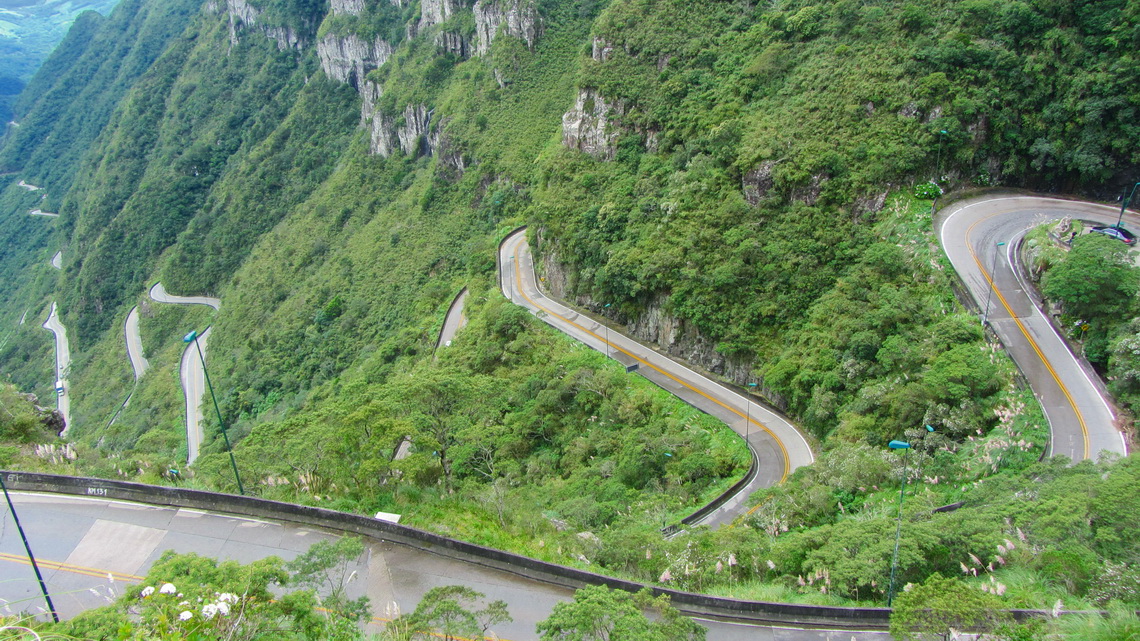 The winding road from the coast into the Rio do Rastro Mountain Range